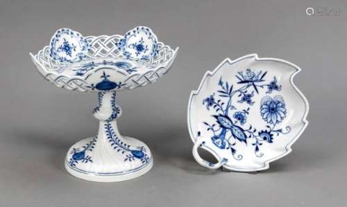 Two table pieces, Meissen, marks after 1934, 3rd quality, foot bowl, H. 21 cm, leaf bowl,L. 21 cm,