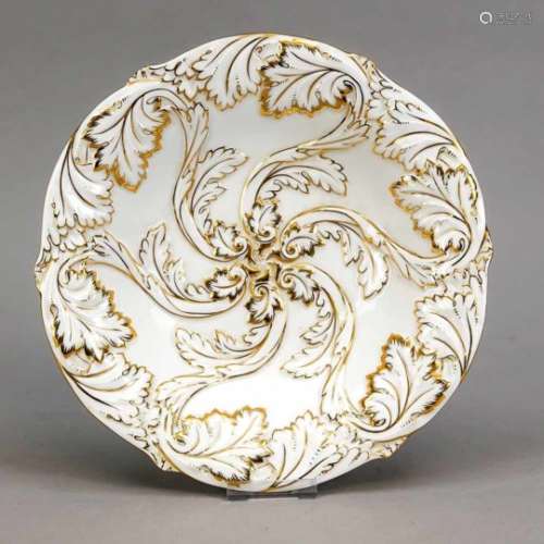 Ornate bowl, Meissen, mark after 1934, 2nd quality, relief decoration with acanthusleaves, model no.