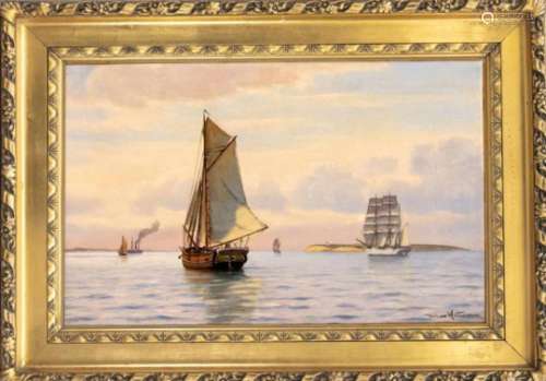 Johan Jens Neumann (1860-1940), dänischer Marinemaler, Segelboote und ein Dampfer vor derKüste bei