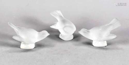 Three birds, France, 2nd half of the 20th century, Lalique, clear, frosted glass, signed,min.