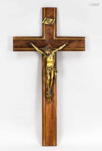 Kruzifix, 1. H. 20. Jh., Eichenholzkreuz mit Messingeinlage, bronzierter/goldstaffierterChristus aus