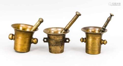 3 Mörser, 19. Jh., Bronze. Alle mit Pistill, H. Mörser ca. 12 cm