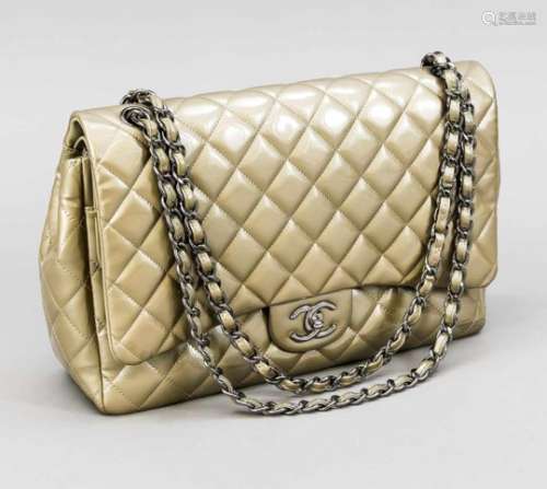 Chanel Handtasche Double Flap, Frankreich, 21. Jh., gestepptes Lackleder, variableGliederkette als