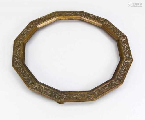 Bronzerahmen (für ein Tablett?) mit Reliefdekor, Ende 19. Jh., dodekagonaler Rahmen auf 6Füßen, D.