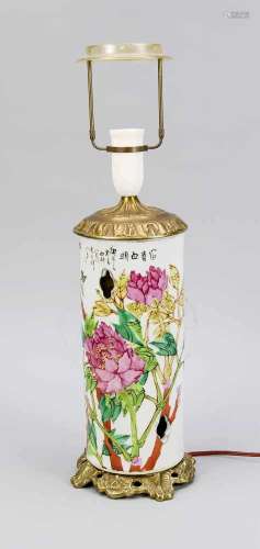 Famille-rose hat stand, mounted as a lamp base, early 20th cent. Decorated with a pair ofbirds in