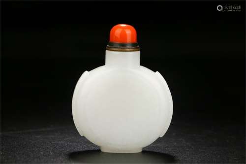 A Chinese Carved Jade Snuff Bottle