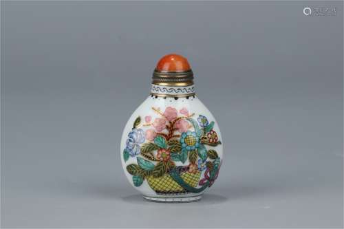 A Chinese Famille-Rose Porcelain Snuff Bottle