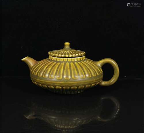 A Chinese Yellow Glazed Porcelain Teapot