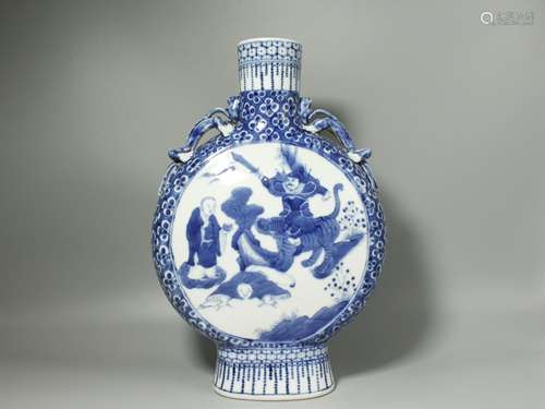 A Chinese Blue and White Porcelain Vase