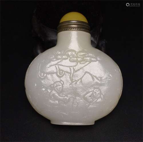 A Chinese Carved Jade Snuff Bottle