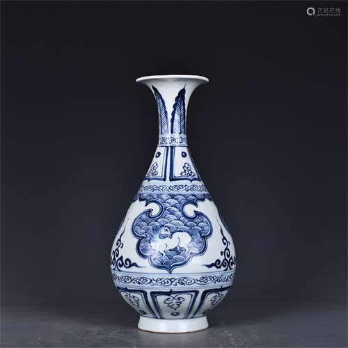 A Chinese Blue and White Porcelain Vase