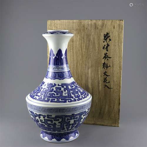 A Chinese Blue and White Porcelain Vase