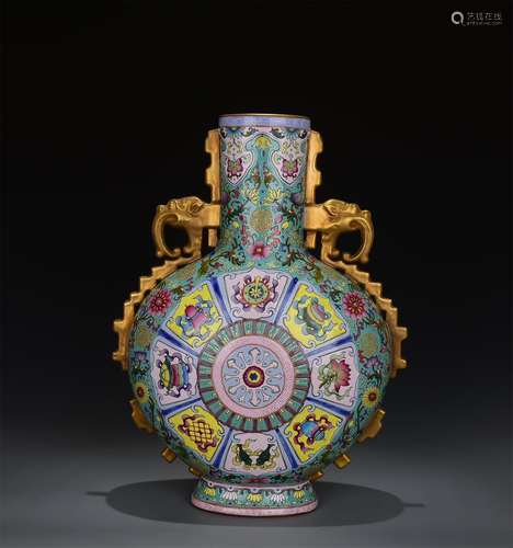 A Chinese Enamel Glazed Porcelain Vase