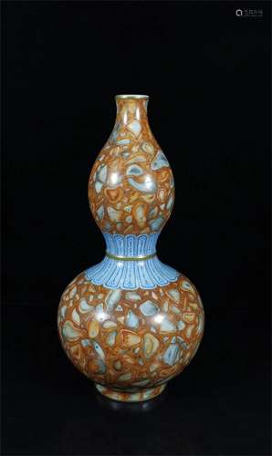 A Chinese Porcelain Double Gourd Vase