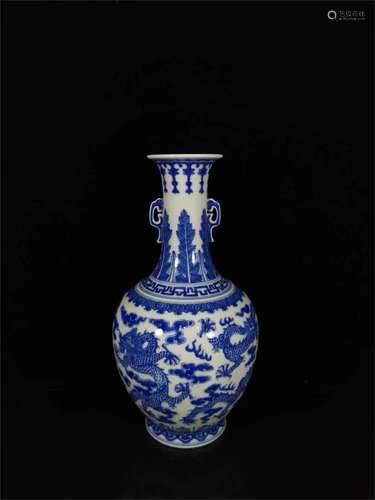 A Chinese Blue and White Porcelain Vase