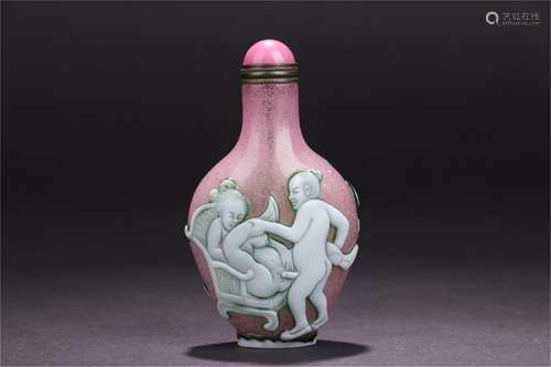 A Chinese Peking Glass Snuff Bottle