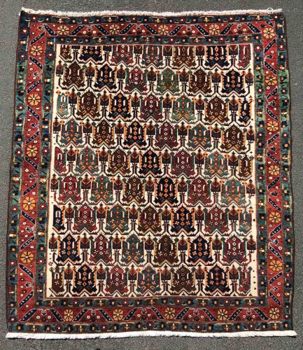 Afschar Persian rug. Iran. Old, first half of the…