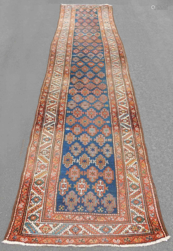 Heriz Persian rug. Runner. Iran. Antique, aro…