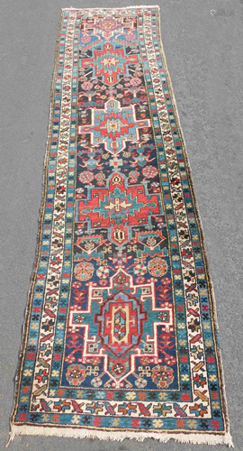 Heriz Persian rug. Runner. Iran. Antique, aro…