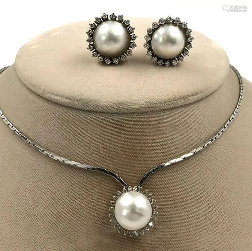 White gold 585. Necklace and 2 ear studs.…