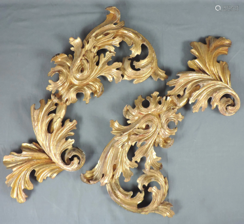 2 carvings. Wood. Over painted in gold. 80 …