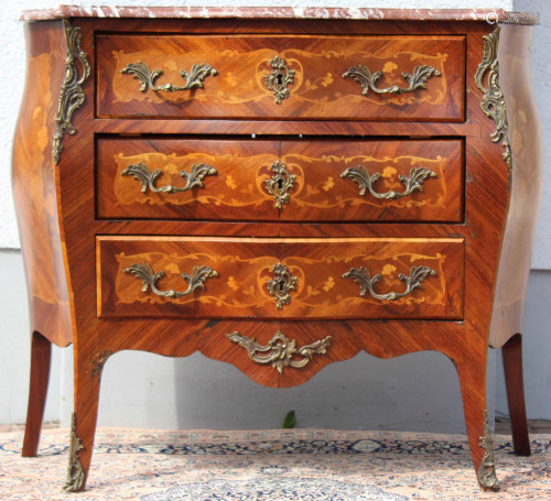 Louis XV style chest of drawers. 3 drawers. M…
