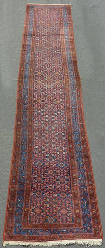 Hamadan Persian rug. Runner. Iran. Old, ar…