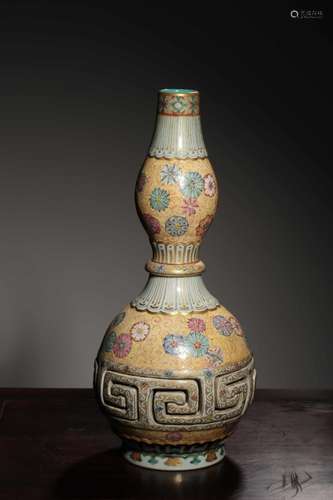 Chinese Famille Rose Porcelain Gourd Vase,Mark