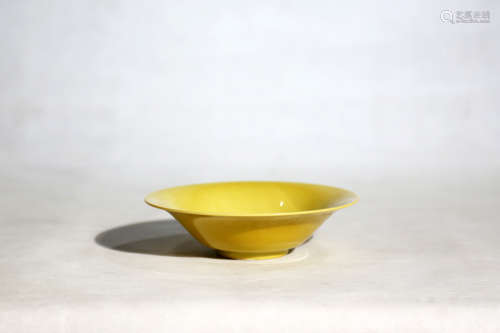 Chinese Ming Dynasty Jiajing Period Yellow Glaze Porcelain Bowl
