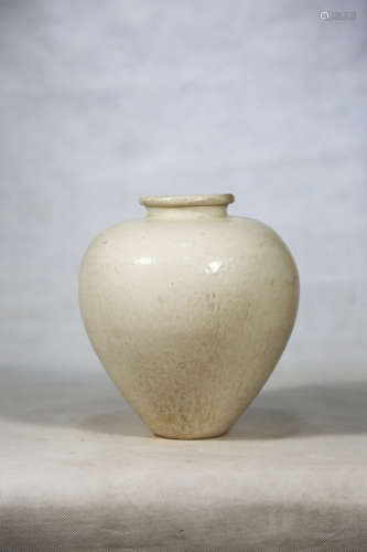 Chinese Fifth Generation Xing Kiln Porcelain Jar