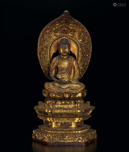 木雕漆金释迦牟尼佛坐像