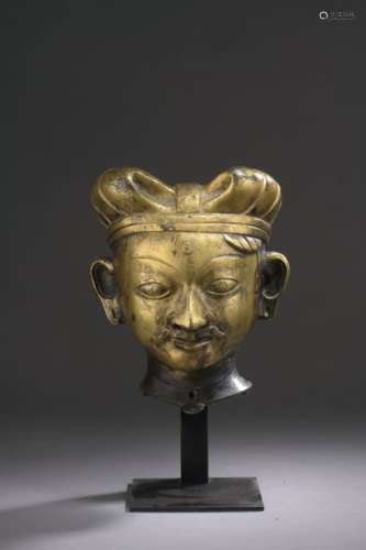 NEPAL 17th century Gilt bronze head of a llama or …
