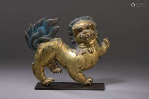 TIBET 18th century Lion des neiges in repoussé and…