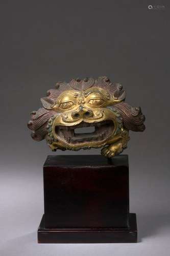 TIBET 18th century Gilt bronze lion's head with tr…