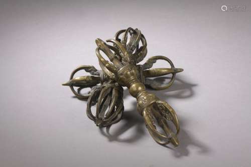 TIBET 19th century Three bronze vajra L. 16 to 17,…