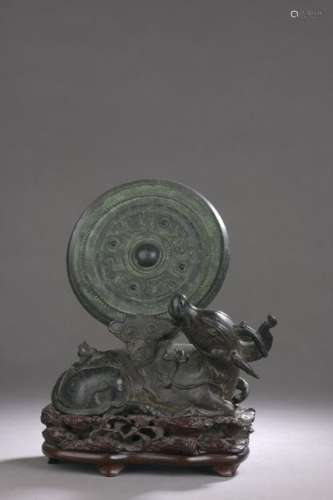 CHINA MING Era (1368 1644) Bronze mirror holder wi…