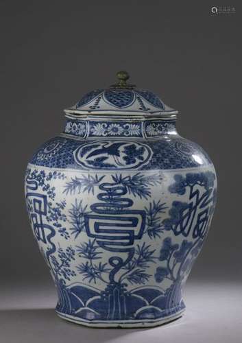 CHINA WANLI period (1573 1620) Baluster covered va…