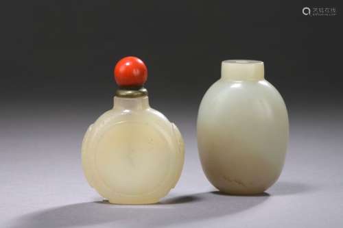 CHINA 20th century Two white nephrite snuffbox fla…