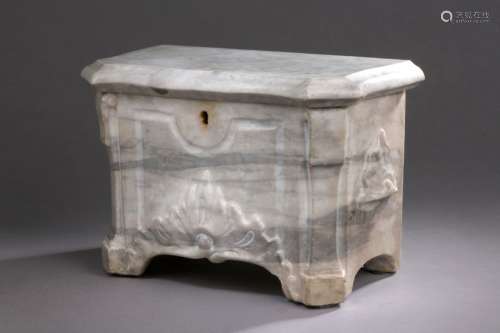 Box with viscera in white marble with grey veins. …