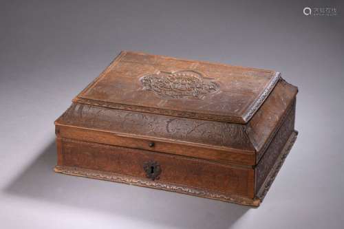 CHEST made of Saint Lucia wood with a lid with a d…