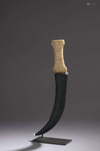PERSAN DAGGER, jambiya type, walrus ivory handle c…