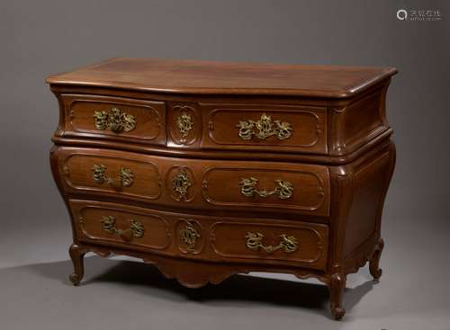 Moulded and sculpted mahogany curved COMMODE, open…