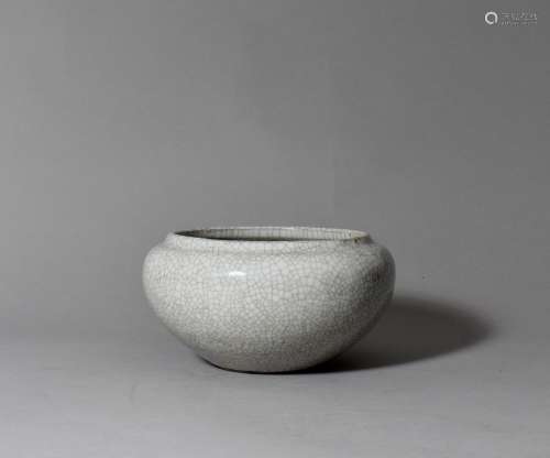 A Ge-Type Waterpot, Early Qing Dynasty
清早期 仿哥釉钵