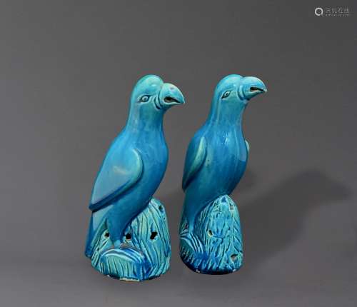 A Pair of Kangxi Turquoise-Glazed Biscuit Figures of Parrots 
清康熙 孔雀蓝釉鹦鹉摆件 一对