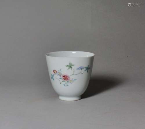 A Famille-Rose 'Floral' Cup, Mid-Qing Dynasty
清中期 粉彩蝶恋花纹小杯