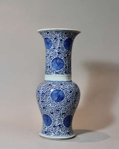 A Blue and White Yanyan Vase, Chenghua Mark, Kangxi Period清康熙 青花缠枝牡丹纹凤尾尊 大明成化年制款