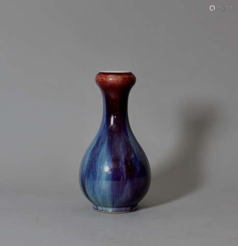 A Flamé-Glazed Vase, 19th Century19世纪 窑变釉蒜头瓶