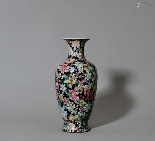 A Famille-Rose 'Floral' Baluster Vase, Republic Period, Mark of Qianlong
民国 粉彩百花不落地观音瓶 大清乾隆年制款