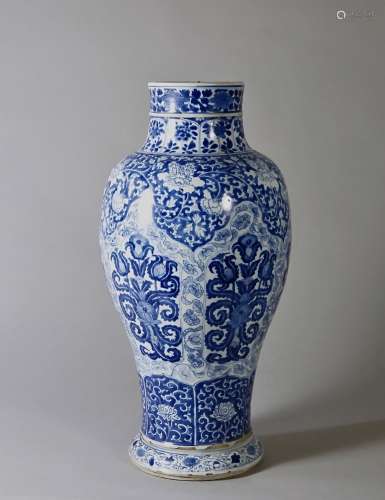 A Blue and White 'Ruyi' Guanyin Bottle, Period of Kangxi
清康熙 青花如意紋觀音瓶