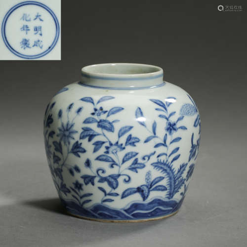 CHINESE ANCIENT BLUE AND WHITE PORCELAIN JAR WITH FLOWER PATTERN 中國古代青花瓷罐